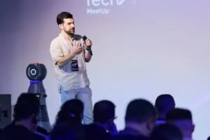 зображення спікера - Дмитра Войтеха, AI/ML Lead у «Мрії» та радника заступника міністра економіки з питань ШІ